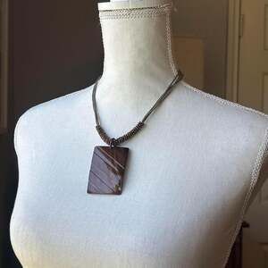 Vintage Brown Marbled Pendant Necklace A 3 B 8